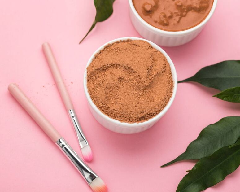 El tinte de cacao puede durar hasta dos semanas, dejando el cabello suave. Foto: Freepik.