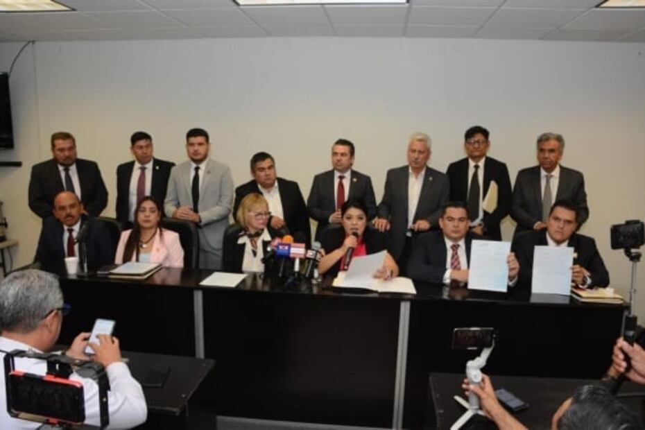García Cabeza de Vaca demanda a juez que emitió orden de aprehensión en su contra