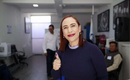 Adriana Dávila emite voto para elegir nueva dirigencia del PAN; "aquí no hay gobiernos movilizándose ni nóminas amenazadas", dice