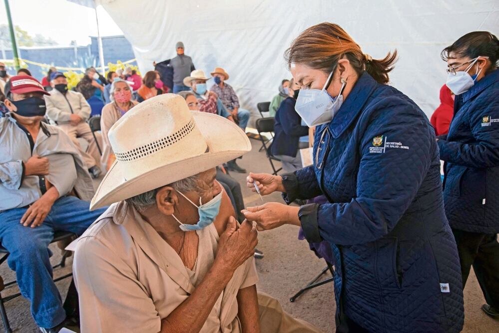 Para aplicar la vacuna, las autoridades de Salud darán prioridad a los grupos de alto riesgo, como adultos mayores de 60 años, personas con diabetes descontrolada y con enfermedades pulmonares. Foto: Archivo / EL UNIVERSAL