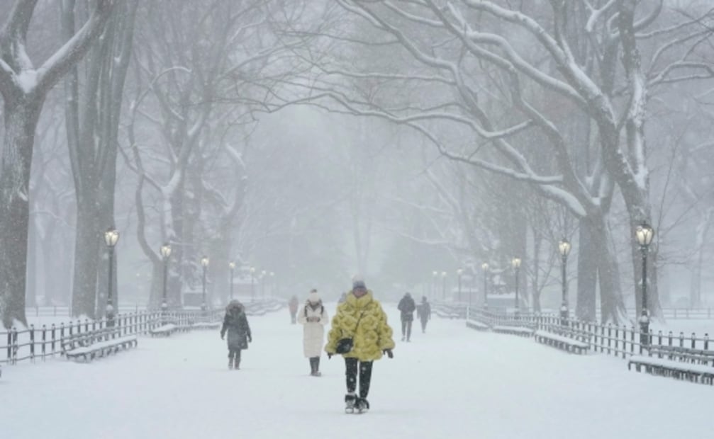 Así se ve Nueva York por la tormenta invernal que azota el noreste de EU