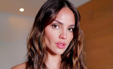Eiza González luce impactante total look transparente de Gucci