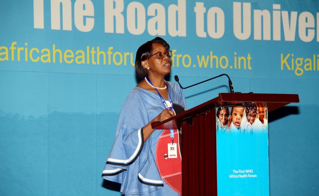 La directora regional de la Organización Mundial de la Salud (OMS) para Africa, Matshidiso Moeti, pronuncia un discurso durante el primer Foro de Salud de Africa de la OMS. (Foto: XINHUA)