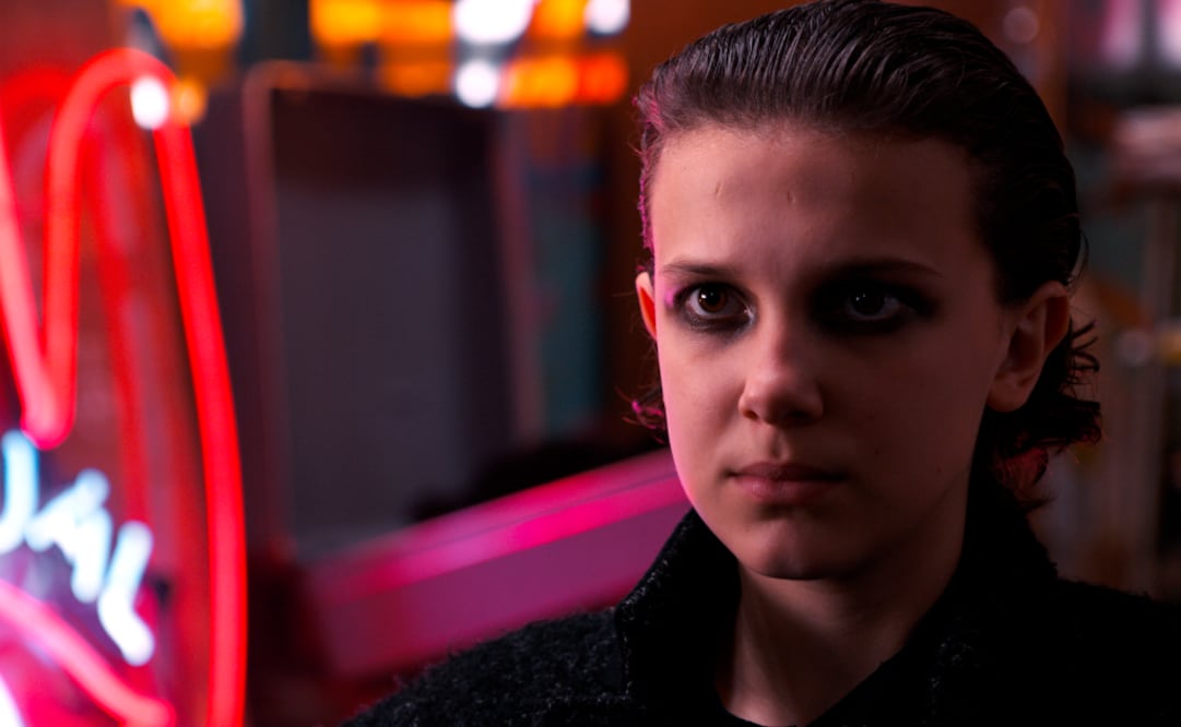 El primer look de 'eleven' tiene un estilo muy ochentero. Foto: AP
