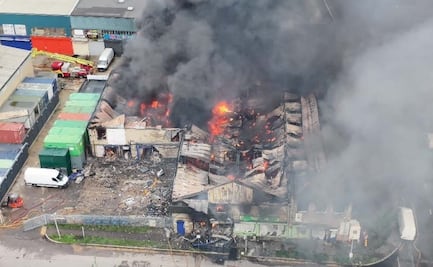 VIDEO: Impresionante incendio consume almacén en Londres