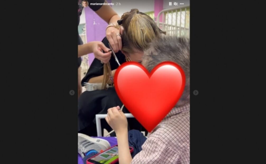 Mariana Rodríguez se corta el cabello como muestra de solidaridad hacia niño con cáncer 