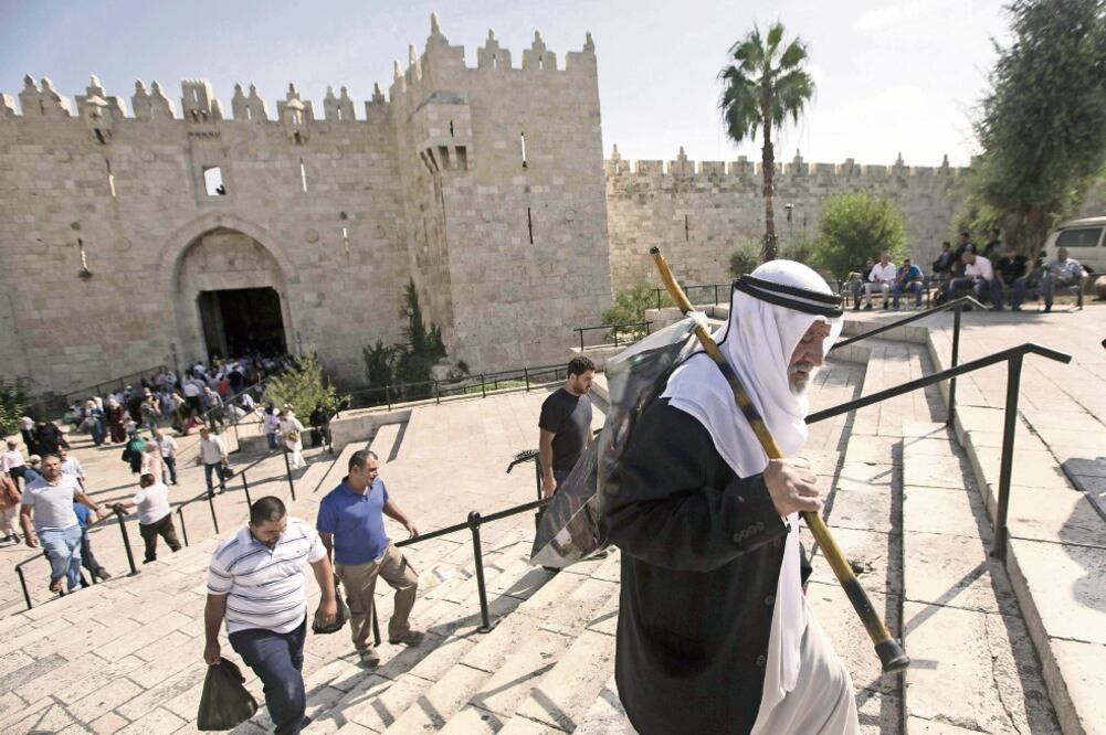 La queja. La resolución de la Unesco se limita a considerar la Explanada de las Mezquitas como culto del islam. (FOTO: ATEF SAFADI. EFE)