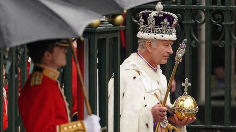 Carlos III y Camila llegan al Palacio de  Buckingham tras ser coronados; se prevé aparición en el balcón
