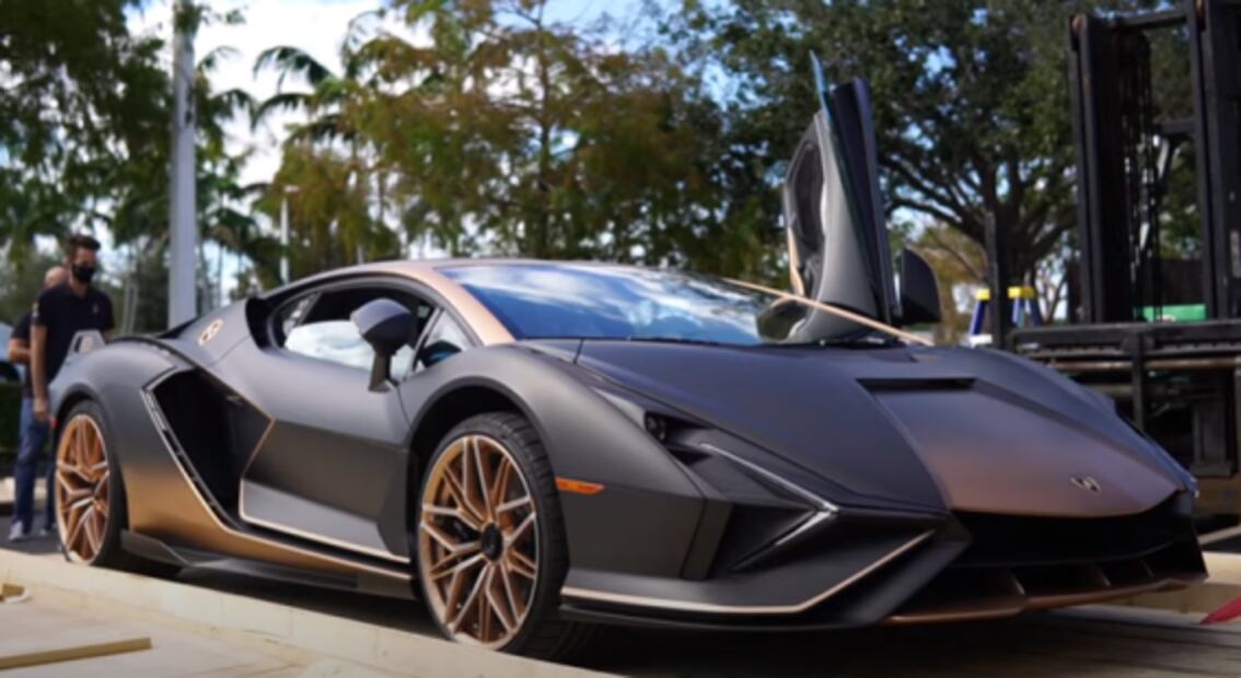 El primer Lamborghini Sian: así es el proceso de entrega