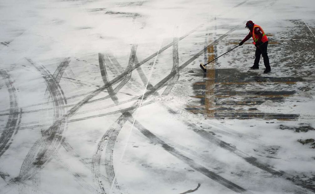 Un vórtice polar proveniente del Ártico trajo temperaturas bajo cero al sur de EU, afectando Texas, Oklahoma y Arkansas con nevadas previstas de hasta 15 cm. (07/01/25) Foto: AP