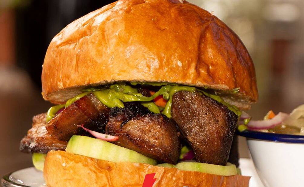 Los rótulos llegan a Indómita Burgers de la mano de Alina Kiliwa. Foto: Instagram