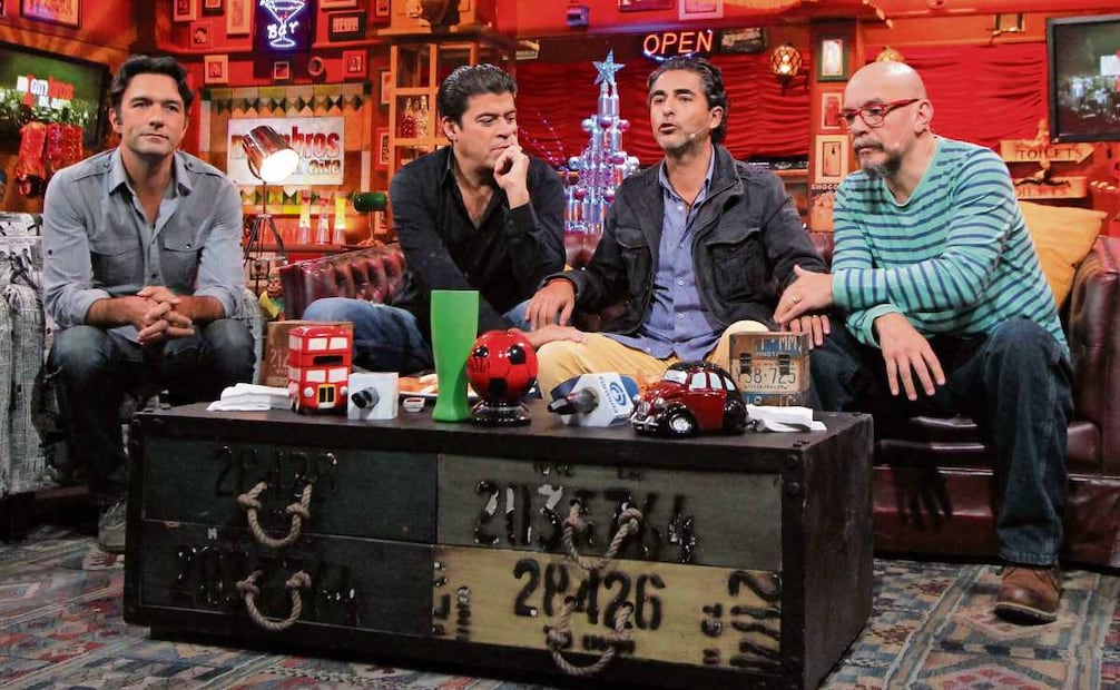 Con Miembros al aire, Raúl amplió su perfil televisivo al integrarse a un formato de charla masculina y humor ácido. Foto: Carlos Mejía / EL UNIVERSAL, Archivo / EL UNIVERSAL y Televisa