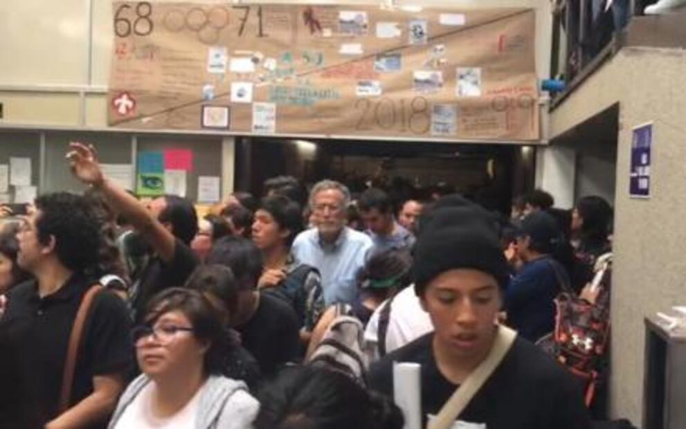 Ex líderes universitarios del movimiento de 1999-2000 participan en asamblea en CU