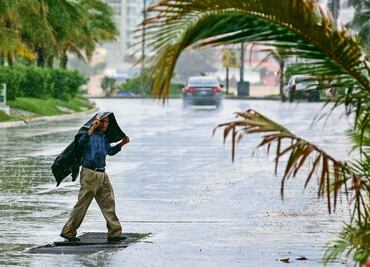 Tormenta Flossie se fortalece en el sur de México
