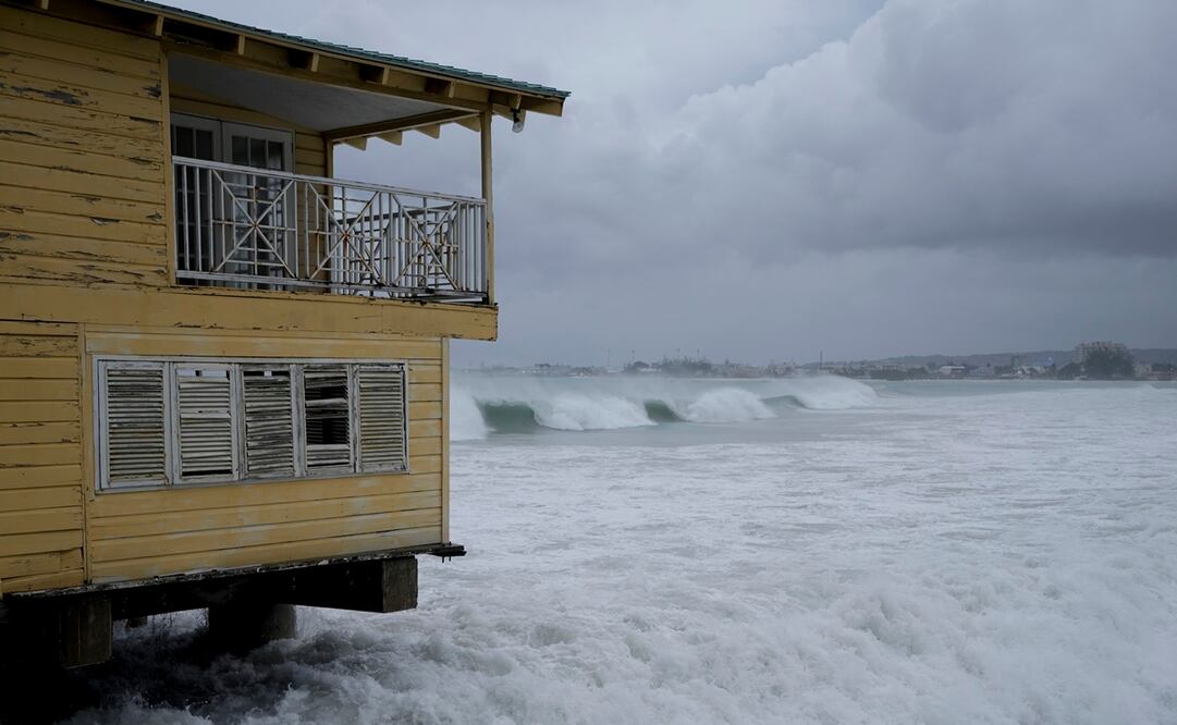 "No salgan a ninguna parte hasta que se les dé luz verde", se dijo a los habitantes de Barbados. Foto: AP