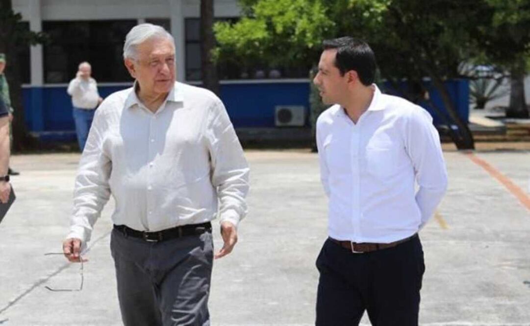 López Obrador y Mauricio Vila en las instalaciones de la Base Aérea No.8 en Mérida, Yucatán. Foto: Facebook Mauricio Vila