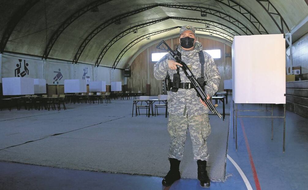 Rechazan estado de sitio en Chile sin descartar la presencia de militares. Foto: Claudio Reyes / AFP.