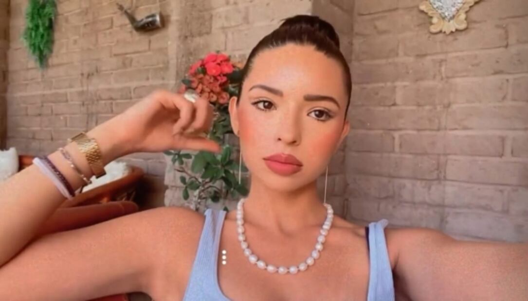 Ángela Aguilar vuelve a poner en tendencia el chongo de cebolla