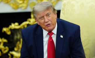 Trump acusa a Irán de violación "insensata" de la tregua por ataque a buque en Ormuz; se refiere a acción contra buque