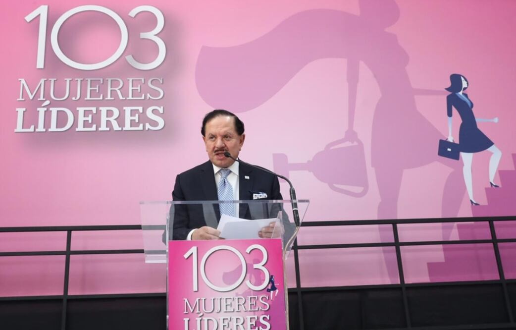 El Presidente Ejecutivo y del Consejo de Administración de EL UNIVERSAL, Licenciado Juan Francisco Ealy Ortiz, se dirige a las 103 Mujeres Líderes en el marco del Día Internacional de la Mujer