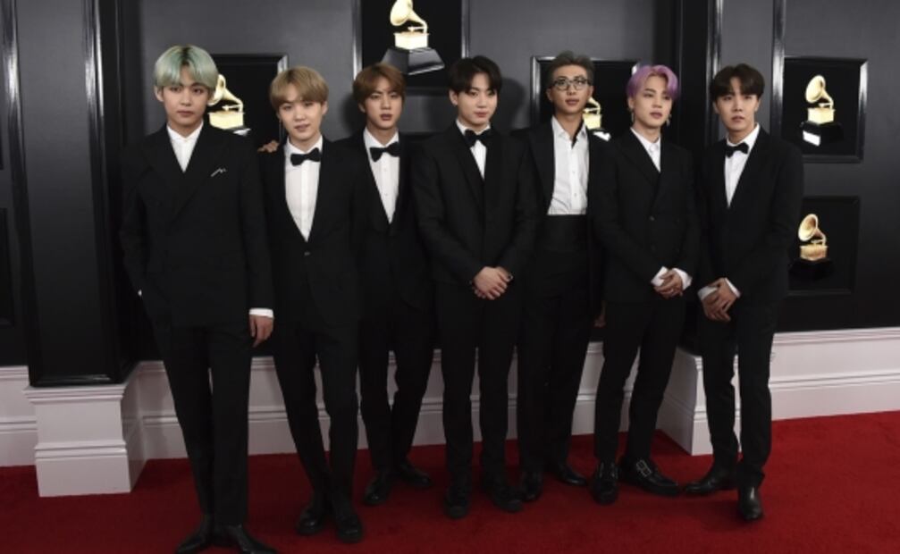 Tachan a programa de "racista" y "xenófobo" por hacer parodia de BTS