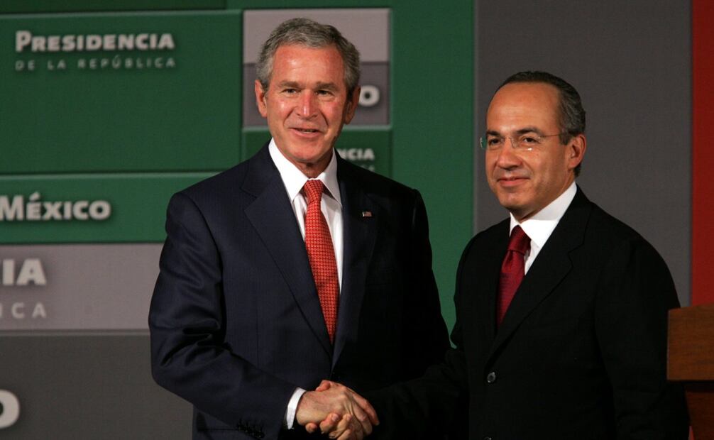 El entonces presidente Felipe Calderón en conferencia de prensa junto a su homólogo estadounidense, George W. Bush, en Mérida, México, el miércoles 14 de marzo de 2007. Foto: Luis Cortés