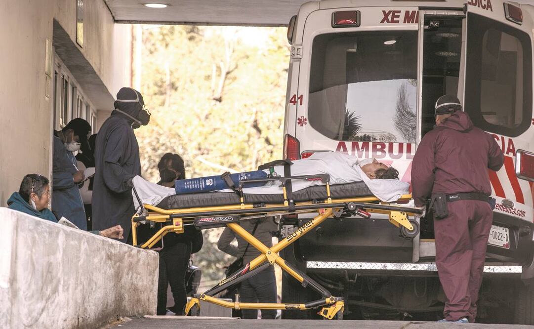 En el hospital Venados, los pacientes con Covid-19 en estado grave son trasladados al CAT Morelos, en la GAM. Fotos: Germán Espinosa/ EL UNIVERSAL.