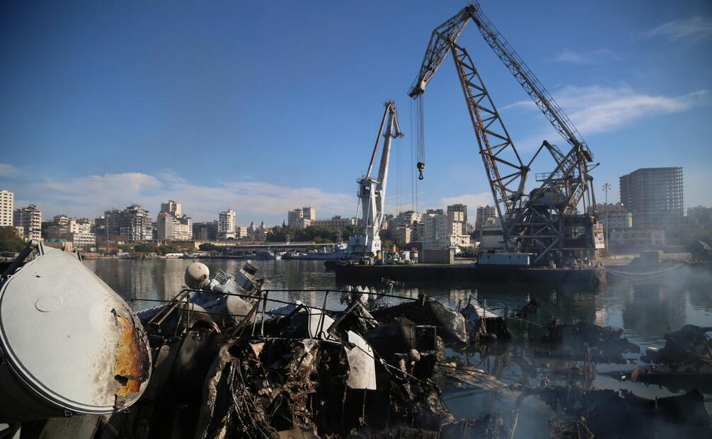 Daños en el puerto de Latakia después de un ataque aéreo israelí contra el puerto, Latakia, Siria, 10 de diciembre de 2024. Según se informa, las fuerzas armadas israelíes llevaron a cabo varios ataques aéreos contra instalaciones de armas y aeropuertos militares tras el derrocamiento del presidente sirio Bashar al-Assad el 08 Diciembre. Foto: EFE