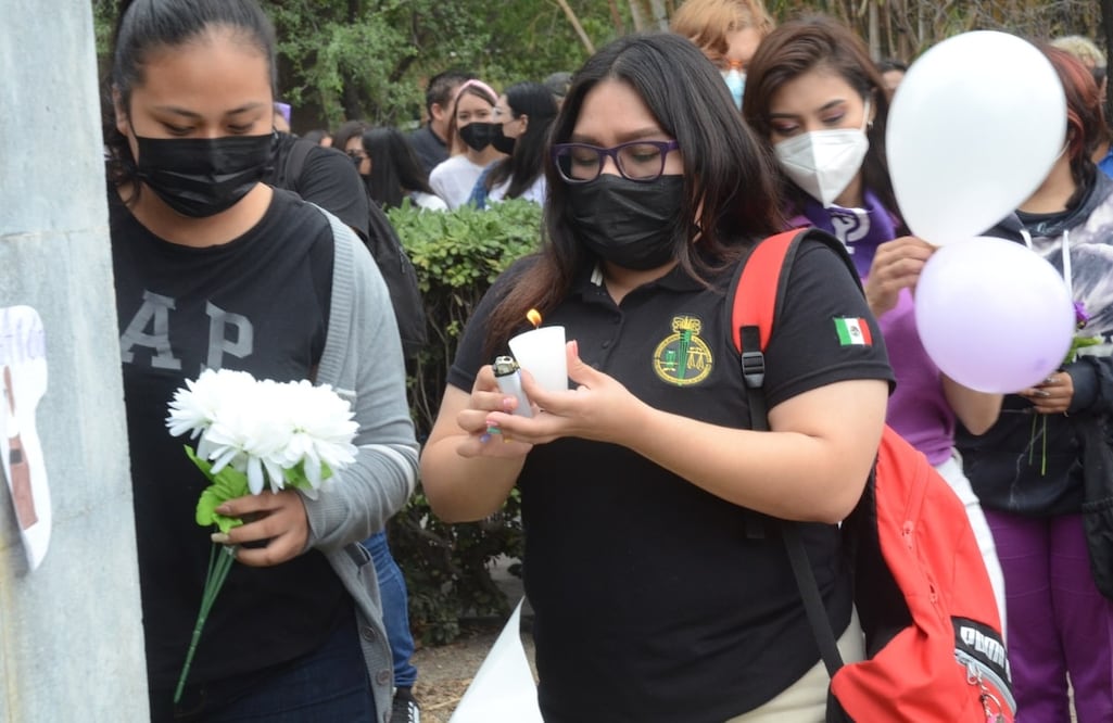 Compañeros de Debanhi Escobar le dedicaron un minuto de silencio Foto: Emilio Vázquez/ EL UNIVERSAL