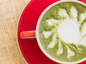 La poderosa infusión que actúa como un remedio natural para la salud, según Harvard