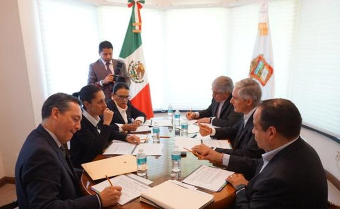 La reunión se lleva a cabo en la Representación del Gobierno del Estado de México en la Ciudad de México, situada en las Lomas de Chapultepec. Fotografía: Especial