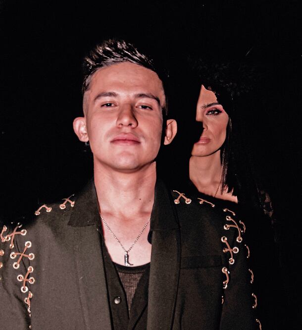 Aunque Valenzuela prefiere portar traje de charro, admira el trabajo de Peso Pluma y Natanael Cano.. Foto: Mariana Gagliardi / One Life Music