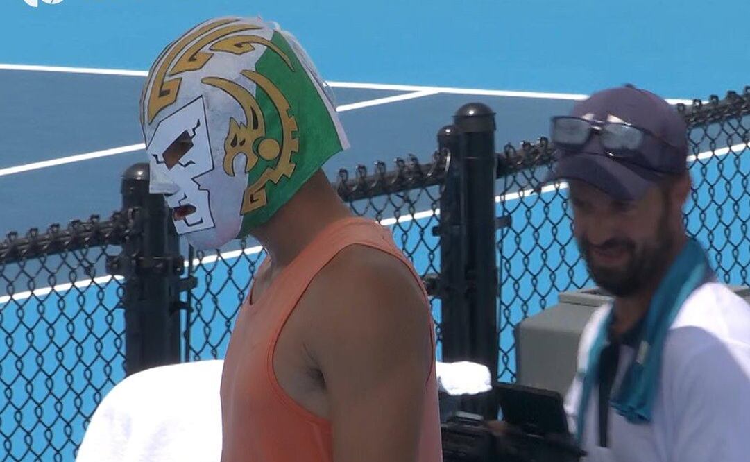 El español recibió de regalo una máscara de Dr. Wagner Jr | FOTO: @tennistv