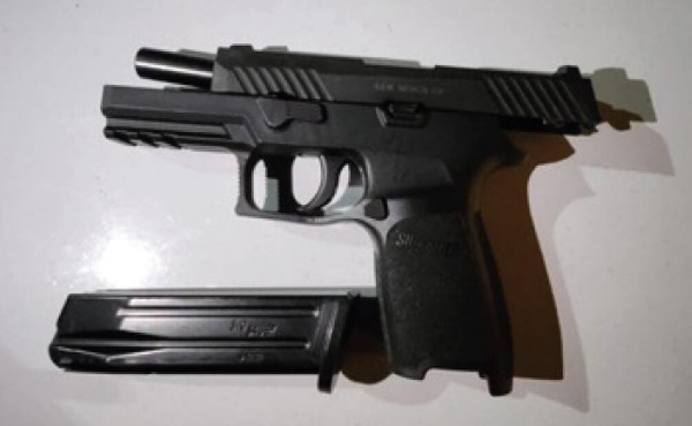 Queda prohibido ingresar al Metro de la CDMX con armas de fuego, objetos punzocortantes y metálicos. Foto: Especial