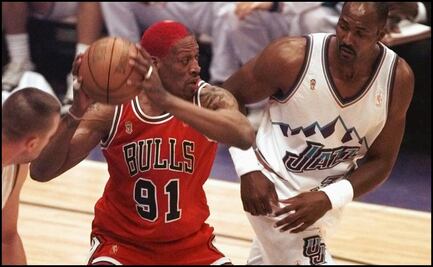 Dennis Rodman la estrella de los Chicago Bulls que jugó en México