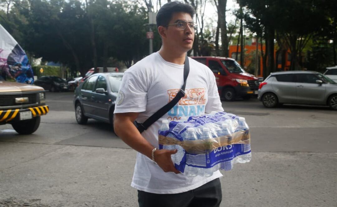 FES Zaragoza entrega insumos en Hospital Doctor Rubén Leñero tras explosión en el Puente de la Concordia
Fotos: Darío Luna