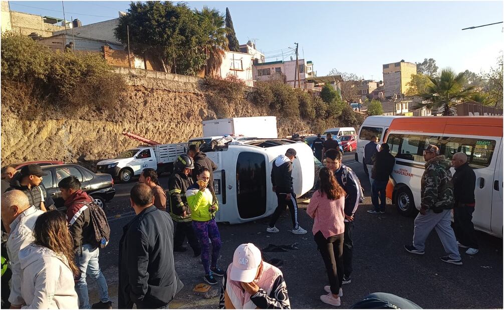 Volcadura en la carretera Naucalpan-Toluca. Foto: Especial