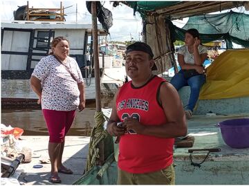 Familiares de pescadores desaparecidos en Yucatán piden colecta; Gobierno reparte despensas a damnificados