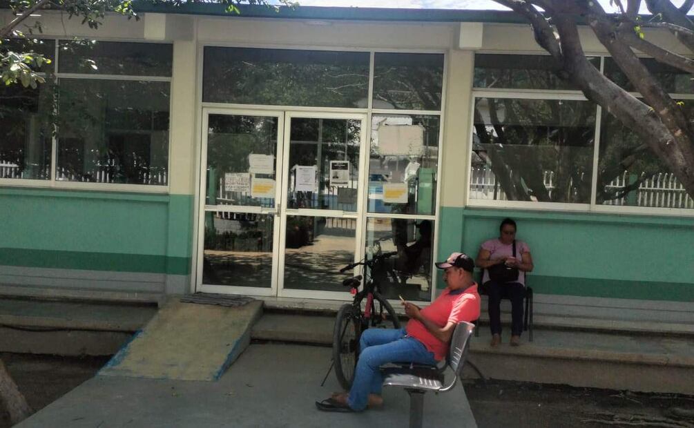 Se impide el ingreso de los familiares de los pacientes en hospitales de Oaxaca (02/07/2025). Foto: Especial