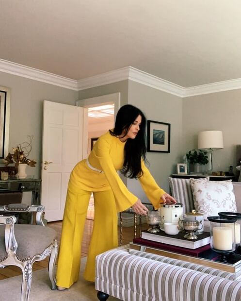 Martha Debayle sorprende con un atuendo amarillo para esta cuarentena