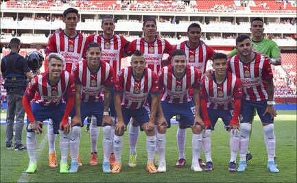 Aficionados de Chivas explotan y llenan de abucheos a un jugador del equipo