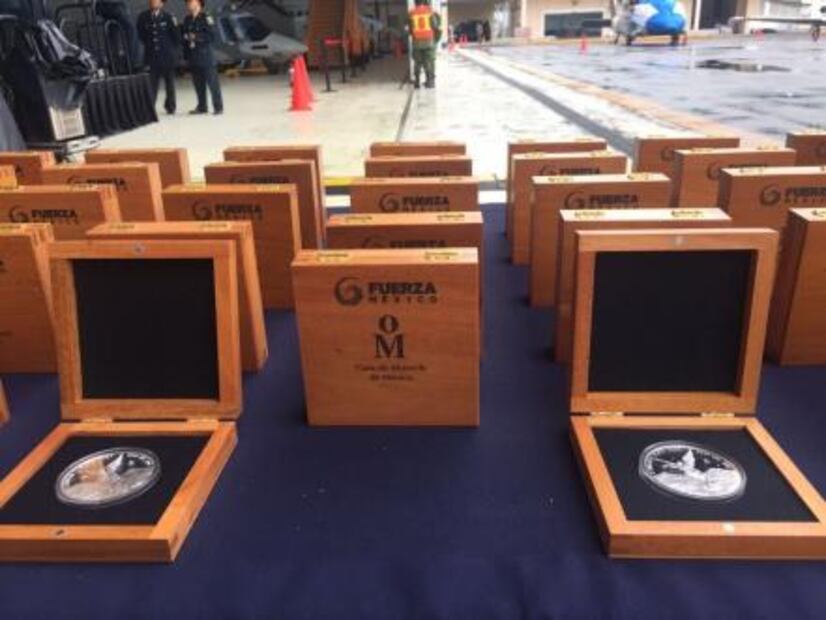 Despiden a brigadistas de España con moneda de Fuerza México