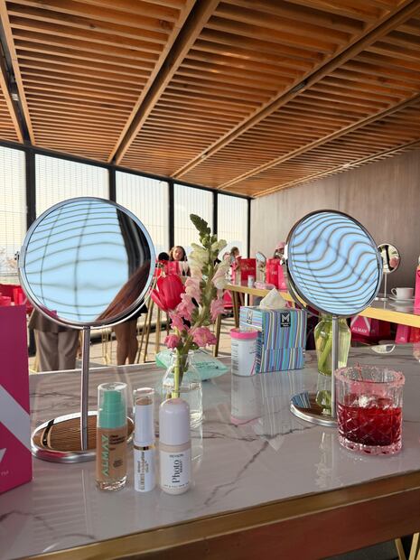 Masterclaas de Revlon para probar nuevos lanzamientos. Foto: Abril Macias | El Universal