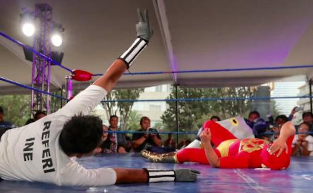 Se enfrentan "Voto Chilango" vs "Tinaco Tricolor" en el Monumento a la Revolución