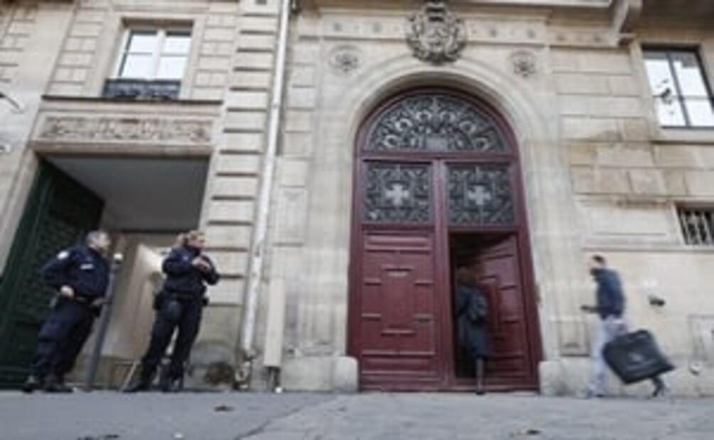 Tras asalto, Kim Kardashian abandona París