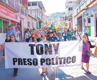 Detienen a servidor de Tlapa; lo ligan a muerte de activista