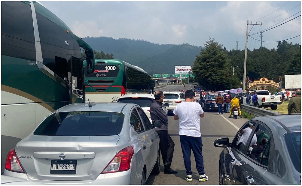 Ejidatarios bloquean carretera libre México-Toluca. Foto: Juan Carlos Williams / EL UNIVERSAL
