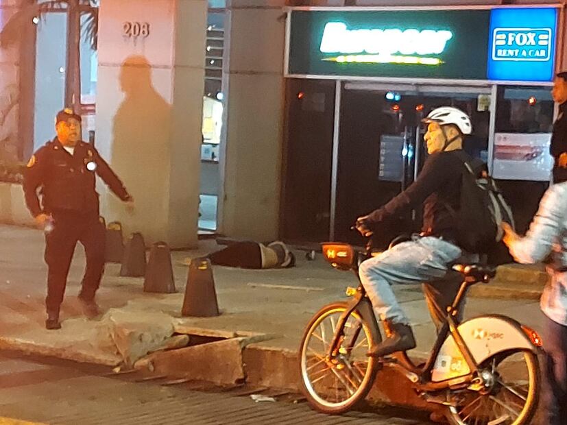 Muere una mujer tras lanzarse desde el sexto piso de hotel de la CDMX