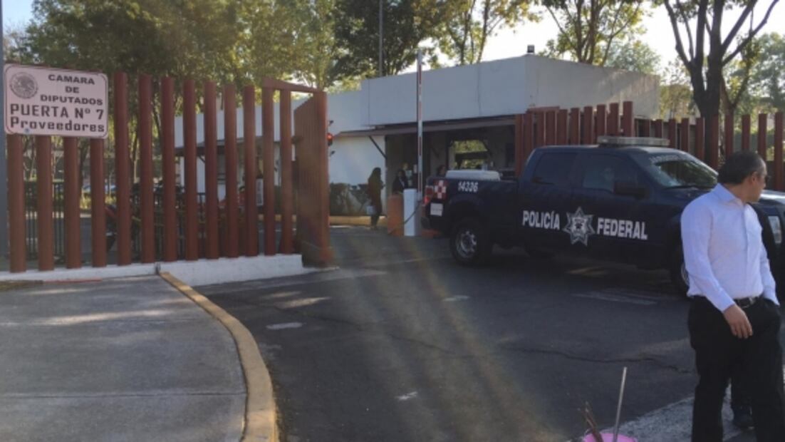 CNTE mantiene bloqueo en San Lázaro; permiten acceso a diputados y empleados