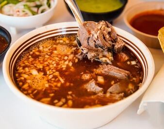 Cura la cruda con esta tradicional birria en Azcapotzalco